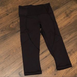Lululemon knee length crops, new w/o tags, black